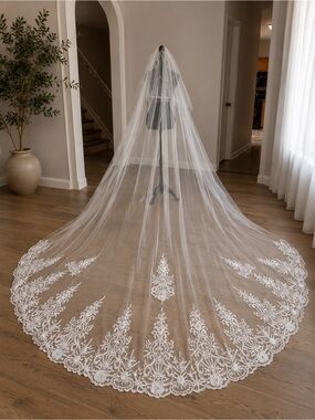 Cathedral-Length Wedding Veil with Lace Appliqué